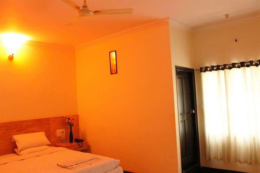 Oyo 1900 Hotel Olive Residency Mysore Exterior foto
